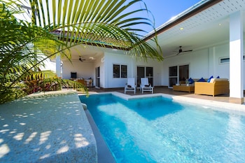 brand new modern 3 bedroom villa mb20