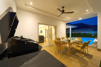 brand new modern 3 bedroom villa mb20
