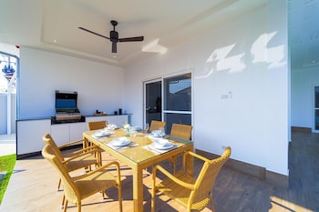 brand new modern 3 bedroom villa mb20