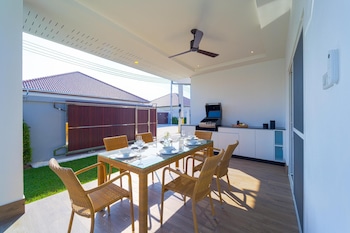 brand new modern 3 bedroom villa mb20
