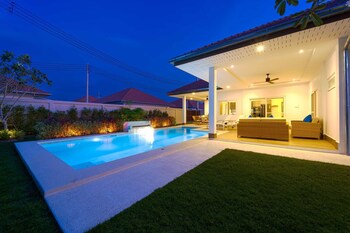 brand new modern 3 bedroom villa mb20