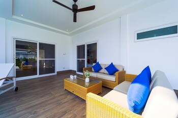 brand new modern 3 bedroom villa mb20