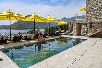 Hotel & Restaurant Santa Boka,,4 star