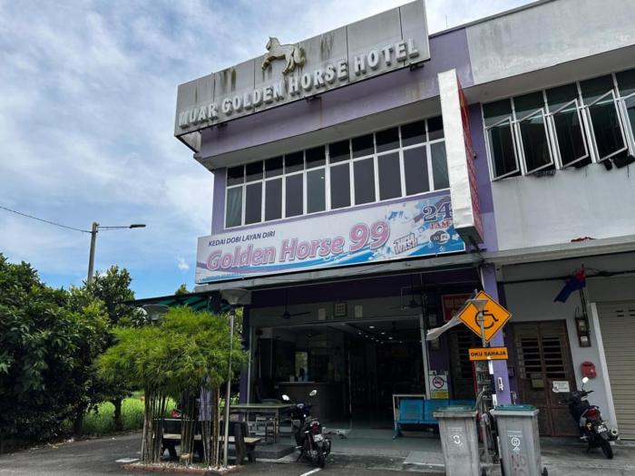 oyo 91242 muar golden horse hotel