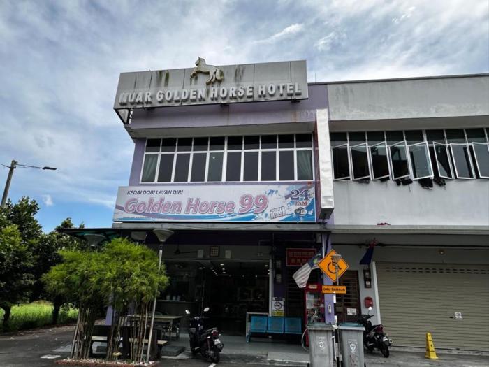 oyo 91242 muar golden horse hotel