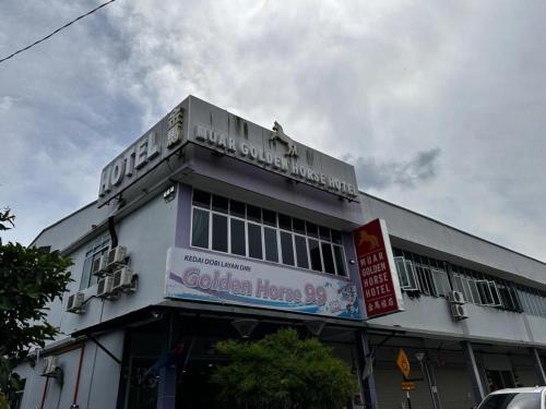 oyo 91242 muar golden horse hotel