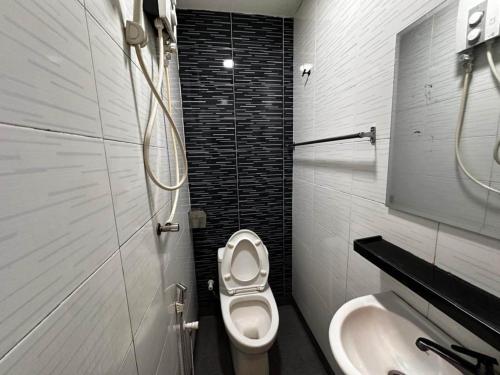 oyo 91242 muar golden horse hotel