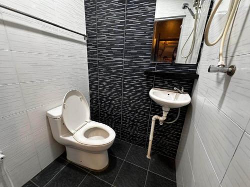 oyo 91242 muar golden horse hotel