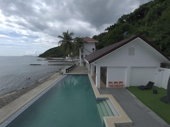 Salacia Beachfront Resort,,2 star