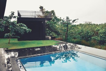 elite black villa