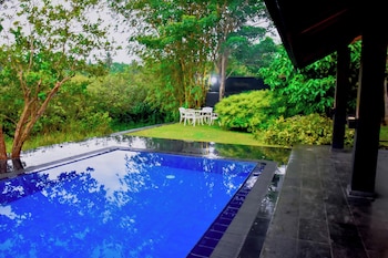elite black villa