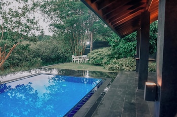 elite black villa