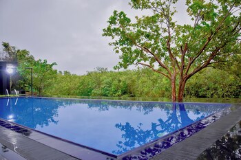 elite black villa