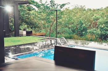 elite black villa