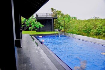 Elite Black Villa,,3 star