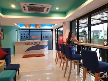 jomtien beach sleep inn steps from beach and market