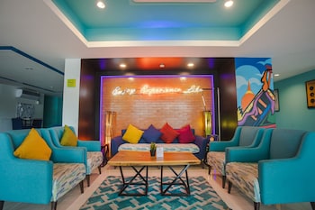 jomtien beach sleep inn steps from beach and market
