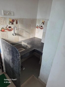 Wood Castle Arambol,,2 star
