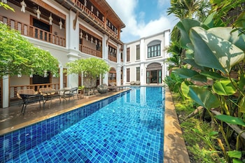 at tree hotel thaphae gate chiangmai