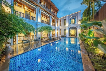 at tree hotel thaphae gate chiangmai