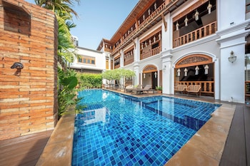 at tree hotel thaphae gate chiangmai