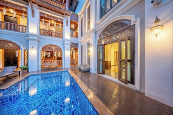 at tree hotel thaphae gate chiangmai