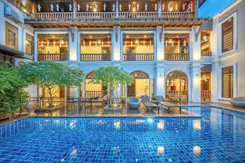 at tree hotel thaphae gate chiangmai