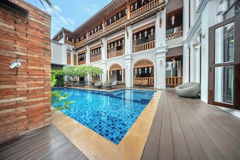 at tree hotel thaphae gate chiangmai
