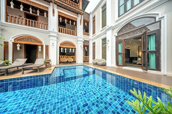at tree hotel thaphae gate chiangmai