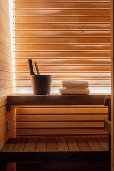 12Th Floor Sauna Retreat With Views,,3 star