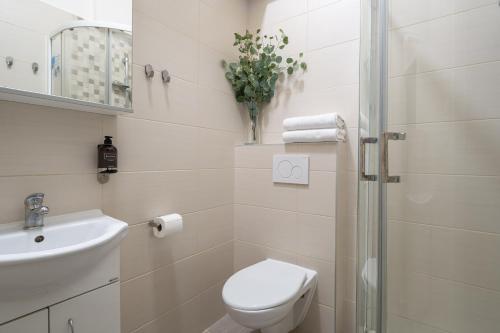 enjoy downtown boutique apartments 12 by goodnite cz