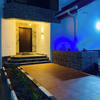 Grandserve Luxury Apartments,,3 star