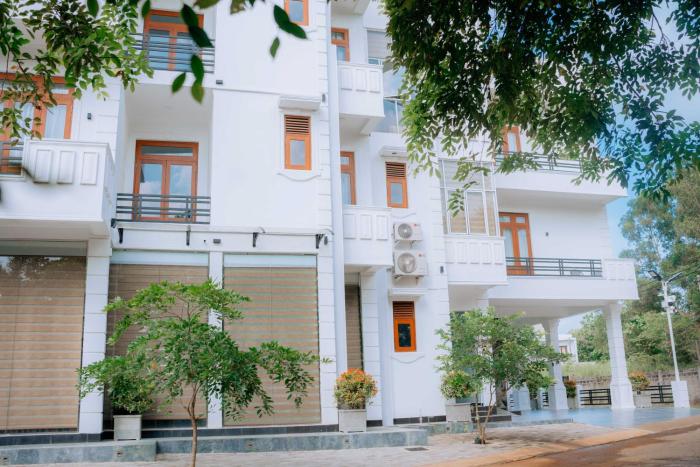 kings town hotel