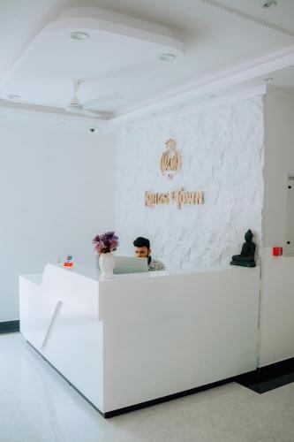 kings town hotel