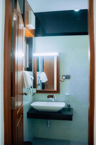 kings town hotel