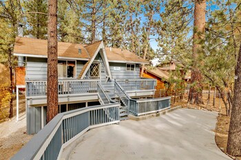 Sweet Cabin Home Gateway #2576,,2 star