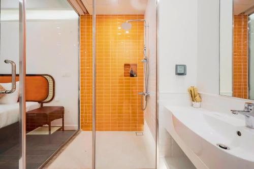 anna hotel free ticket cable car and hon thom water park