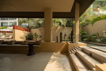 xishuangbanna jinghong hepuli yue hotel