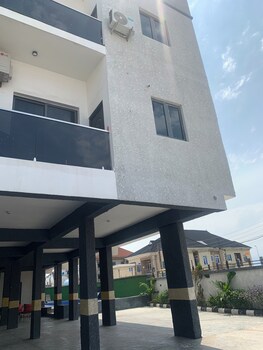 Snowdrop Apartments,,4 star