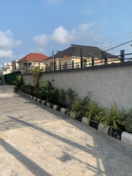 Snowdrop Apartments,,4 star