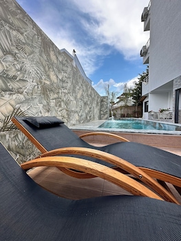 ilio boutique swim up rooms