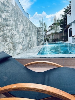 ilio boutique swim up rooms