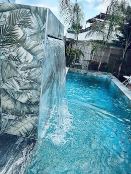 ilio boutique swim up rooms
