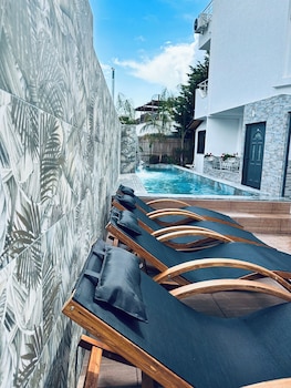 ilio boutique swim up rooms