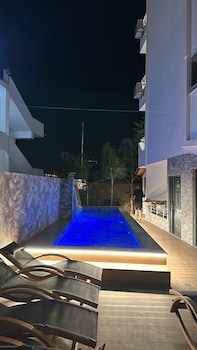 ilio boutique swim up rooms