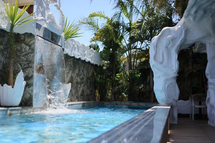 ilio boutique swim up rooms