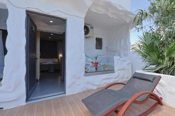 ilio boutique swim up rooms