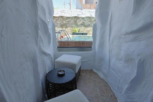ilio boutique swim up rooms