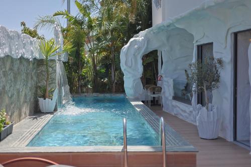 ilio boutique swim up rooms