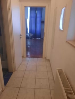 Modern 2Br Apartment Well Connected,,3 star